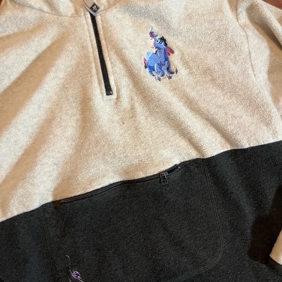 Vintage POOH sweatshirt
no size tag fits small / medium
So cute!!! - Picture 2 of 6